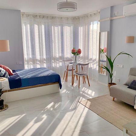 Elegant Studio With Pool And Seaview توريمولينوس المظهر الخارجي الصورة
