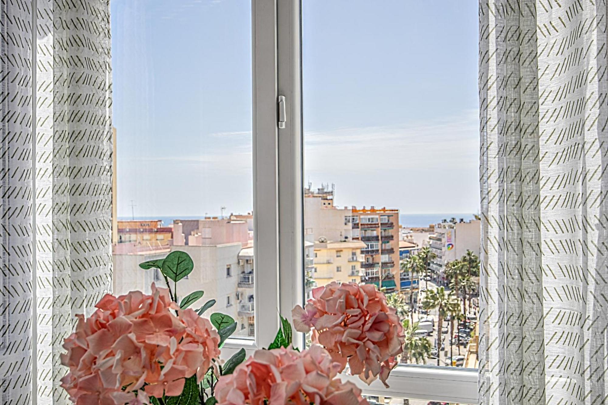 Elegant Studio With Pool And Seaview توريمولينوس المظهر الخارجي الصورة